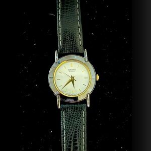 Seiko ladies dress watch with pearl face
